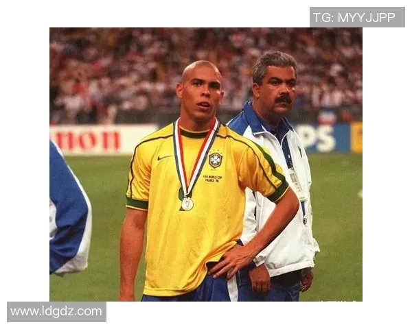 绿茵场上的“蛋”碎瞬间:哈兰德裆部遭重创,巨星的痛苦谁人懂? 绿茵场上的“蛋”碎瞬间:哈兰德裆部遭重创,巨星的痛苦谁人懂?